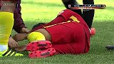 中超-17赛季-不走运! 国足新星开场被闷倒地出场接受治疗-花絮