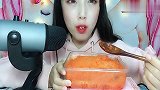萌妹子声控吃冰冻生鱼籽，一口吃的冰掉牙，咀嚼音超解压
