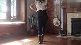 想成为精致的猪猪女孩嘛、白色短袖T恤搭配豹纹半裙