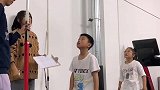 男孩为了挑战自己的极限，展现自己的最佳成绩