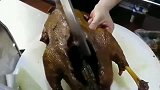 香港街头美食，卤水狮头鹅，去骨片皮都在师傅斩刀之间