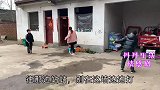 小飞在家教俩孩子跳舞，新仔咋学都学不会，小飞罚新仔不能吃晚饭