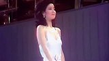邓丽君演唱《路边的野花不要采》欢快的旋律，越听越有味