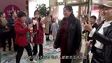 大衣哥亲家长相身份曝光！气质不凡刺绣精致，镇上有自己厂子