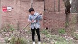 儿子装病唱“世上只有妈妈好”没想妈妈却惩罚他，太有趣了