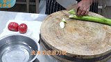 厨师长教你做一道家常小炒，西红柿和丝瓜原来还可以这样搭配