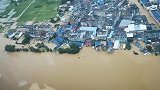 航拍江西赣州暴雨过后：街道积水成河二楼房屋被淹 数十万人受灾