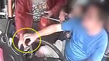 又现公交车抢夺方向盘事件 这次司机和乘客一起被刑拘