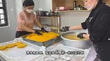 福建90后姐弟做厦门经典小吃香酥芋泥鸭，日用烤鸭200只芋泥1000斤
