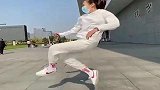美女一身真功夫，眼前这一幕，瞬间把我看呆了！