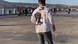 小哥哥，你会功夫家里人知道吗，厉害了！