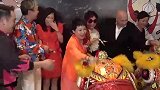 狄波拉称谢霆锋有给大儿子Lucas庆生 赞俩孙子很有家教