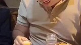 这么喝酒千杯不倒，这才是高人