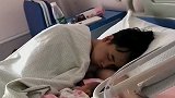 进门就看到这一幕，也不知道是谁生孩子，咱也不敢问！