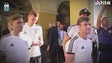 阿根廷球迷太感人 酒店门前高歌引众球员动情互动