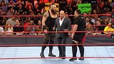 WWE-17年-RAW第1261期：夏季狂潮四重威胁赛敲定！众星拉架三方大混斗-花絮