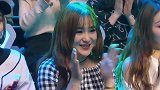 王源粤语《天黑黑》超好听，与老邓头配合默契