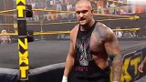 WWE单打赛：埃斯科巴VS“杀手”克罗斯克罗斯被用铁椅狠拍