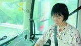 妻子和丈夫一起跑大车，车上为丈夫做饭菜