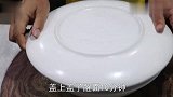 大厨教你韭菜盒子好吃做法，学会这个技巧，皮薄馅多，放凉也不硬