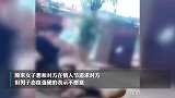 女孩表白被拒后当街扑倒男生，网友：男孩子在外要保护好自己