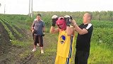 这不叫散打，这应该叫乱打，比赛让你俩玩成斗殴了
