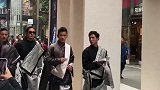 美少年打卡成都地标，帅气的藏风小哥，哪个是你的菜