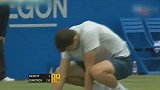 ATP-13年-哈雷赛：莎娃男友被球击中要害 痛苦蹲地害羞苦笑-花絮