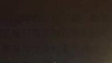 主人跟狗狗夜跑，整个人累得不行