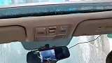 自从买了这台车，整的我都老上火了，下雨天居然还能关不上天窗！