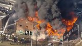 美国一汽车修理厂起火被烧塌 附近学校400名学生撤离
