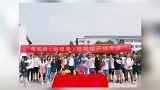 遭遇最强迷妹！贾乃亮与阿姨粉握手竟“难舍难分”