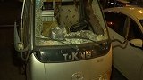 黑龙江一高楼天降石块砸碎货车玻璃 司机车内睡觉逃过一劫