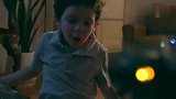 阿根廷官方发布圣诞节短片 小男孩拆开礼物是梅西送来的大力神杯