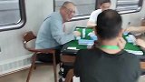 这样坐长途火车真不累，带5000去旅游下火车剩200
