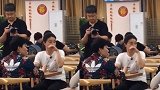 网友偶遇郭晶晶邓亚萍小餐馆聚会，晶晶一个动作又被赞是豪门清流