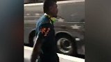 这声势简直了！巴西出发前往赛场 众球迷齐声高喊