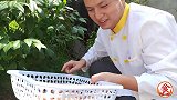 树上摇下来的花生，颗粒饱满，大厨展现真功夫炒花生米
