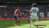 争议判罚！克罗斯禁区内倒地被无视 皇马众将围攻裁判