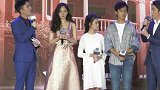 杨幂最新沙漠场景杂志照曝光 民族风搭骆驼吸睛楼兰风十足