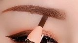 棉棒修饰眉形 是不是感觉很简单啊