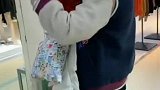 爸爸抱着的感觉真好