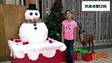 帮雪人戴帽子，突然里面伸出一双手，靓妹被吓得尖叫