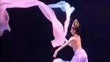 湖南美女跳敦煌舞，现场上万观众，欢呼声突破天际