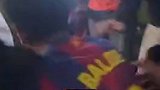 巴尔德和卡萨多前往加泰罗尼亚广场与球迷们一起庆祝夺冠