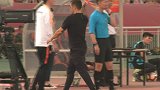 妙反击被吹越位 卡帅怒摔证件吓坏李白