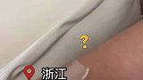 男子熟睡时摸到不明物品，惊醒发现空调吐冰