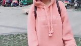 街头拍到的一位小姐姐，好可爱呀，大家猜猜她多大了呢