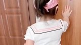 小萌娃新学了个舞蹈,吃着棒棒糖跳舞,别提多可爱了