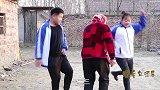童年短剧：黑妞和小伙伴玩“踩蚂蚁”，结果黑妞出招对方全军覆没